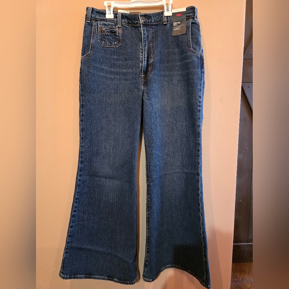 Levi's Prenium Women Ribcage Bell Jeans Size 31x30